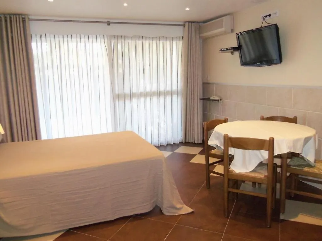 Hotel Les Amandiers Saint-Raphael  2*, Saint-Raphael (Var)