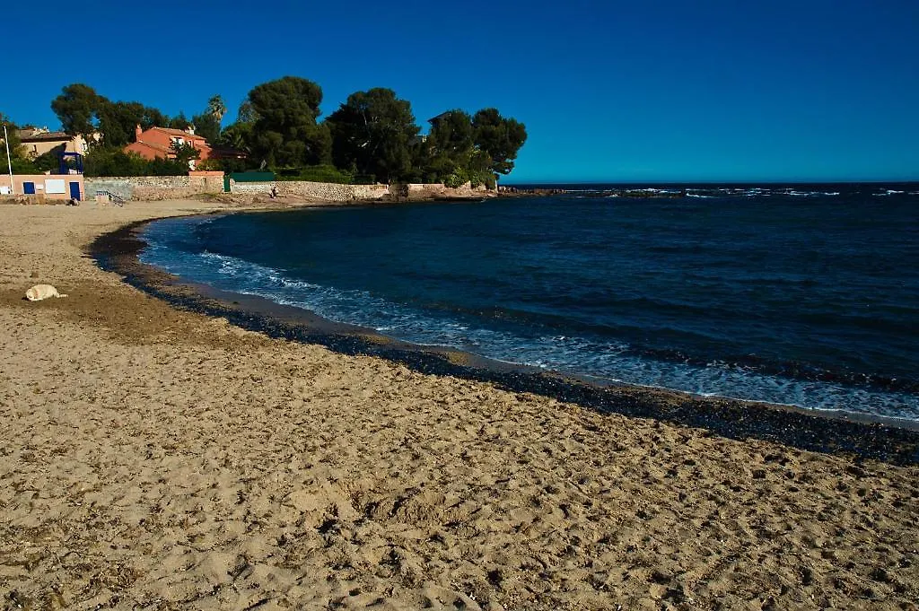 Hotel Les Amandiers Saint-Raphael  France