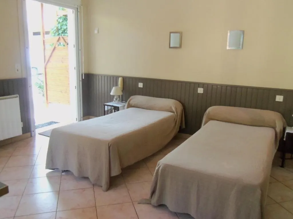 Hotel Les Amandiers Saint-Raphael  Saint-Raphael (Var)