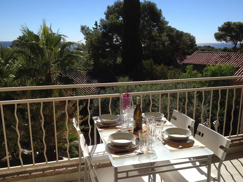 Hotel Les Amandiers Saint-Raphael  2*, Saint-Raphael (Var)