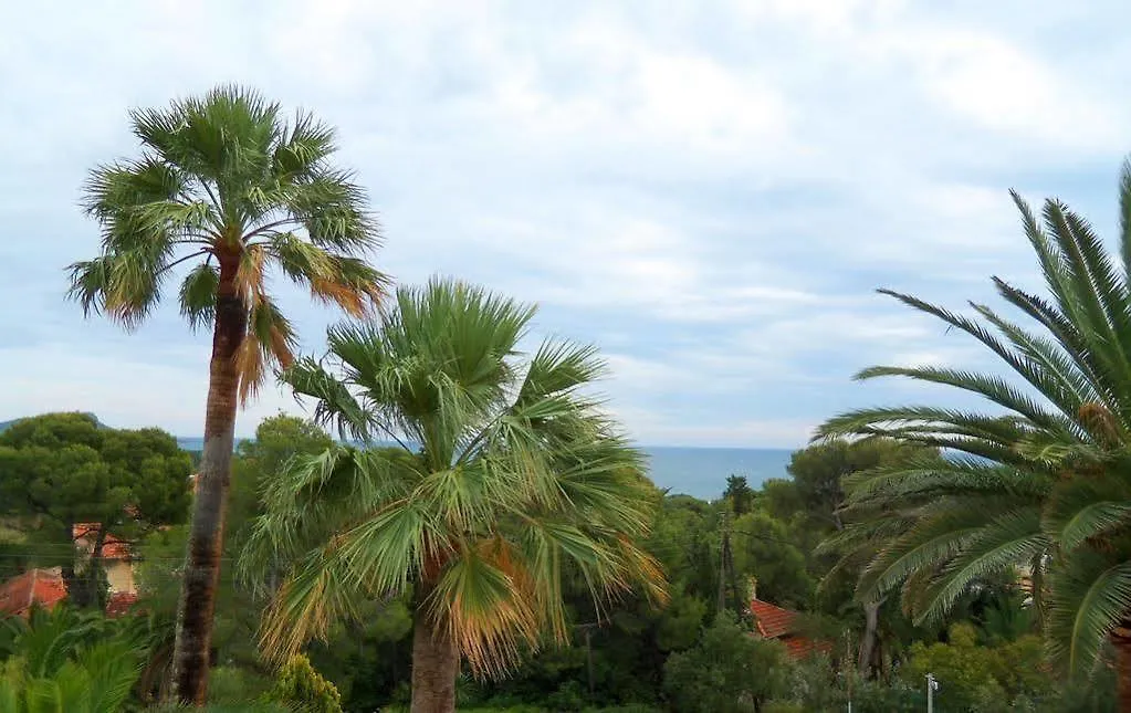 **  Hotel Les Amandiers Saint-Raphael  France