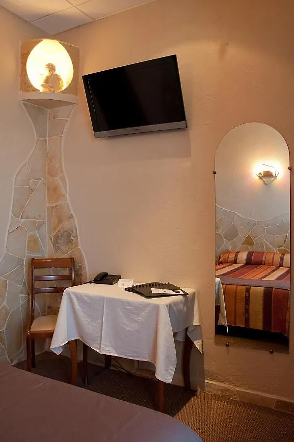 Hotel Les Amandiers Saint-Raphael  France