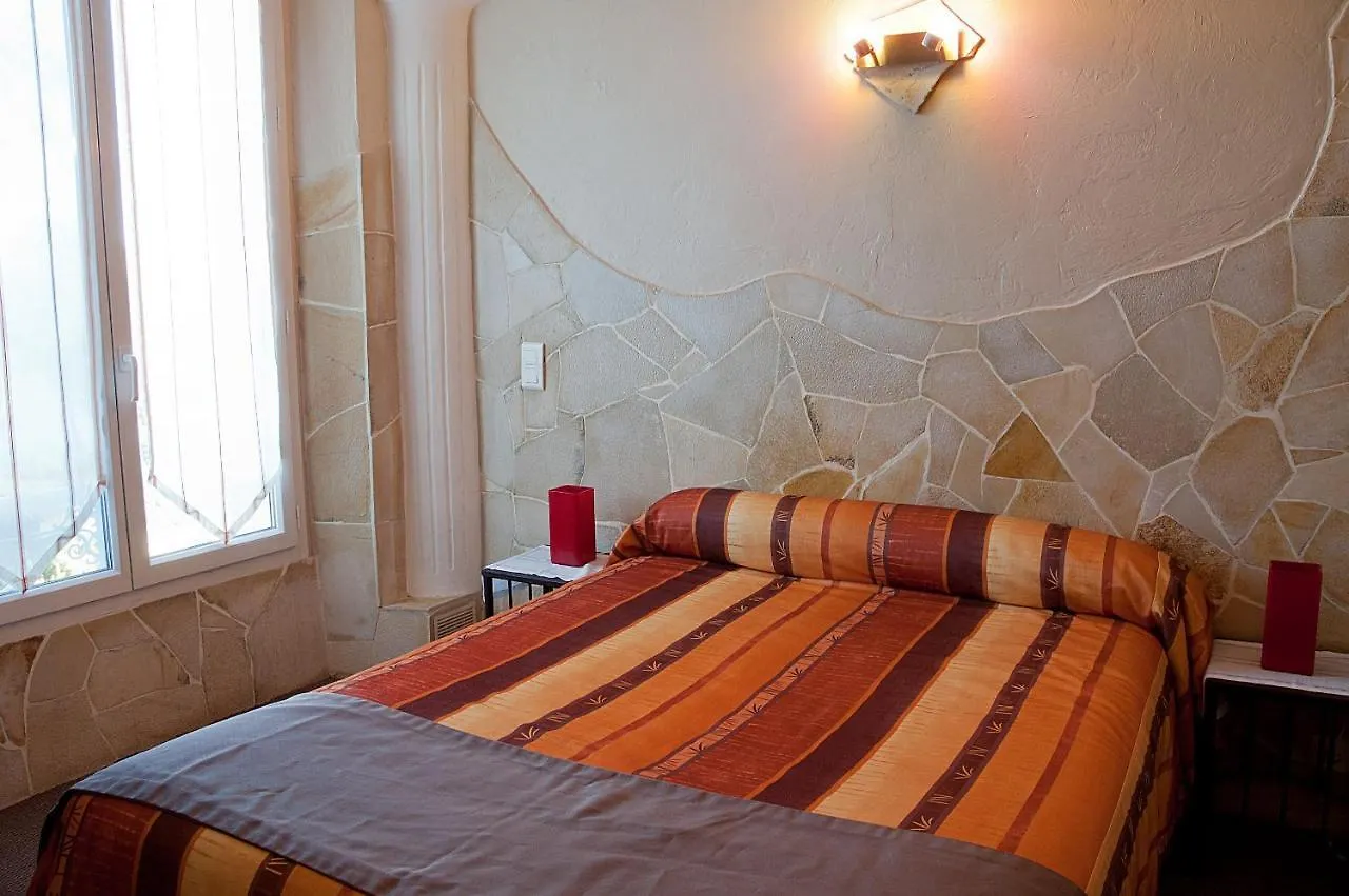 Hotel Les Amandiers Saint-Raphael   Saint-Raphael (Var)